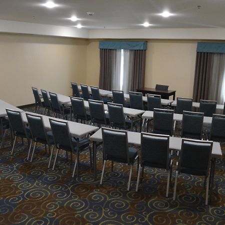 Holiday Inn Express Yorkton East By Ihg Exterior photo