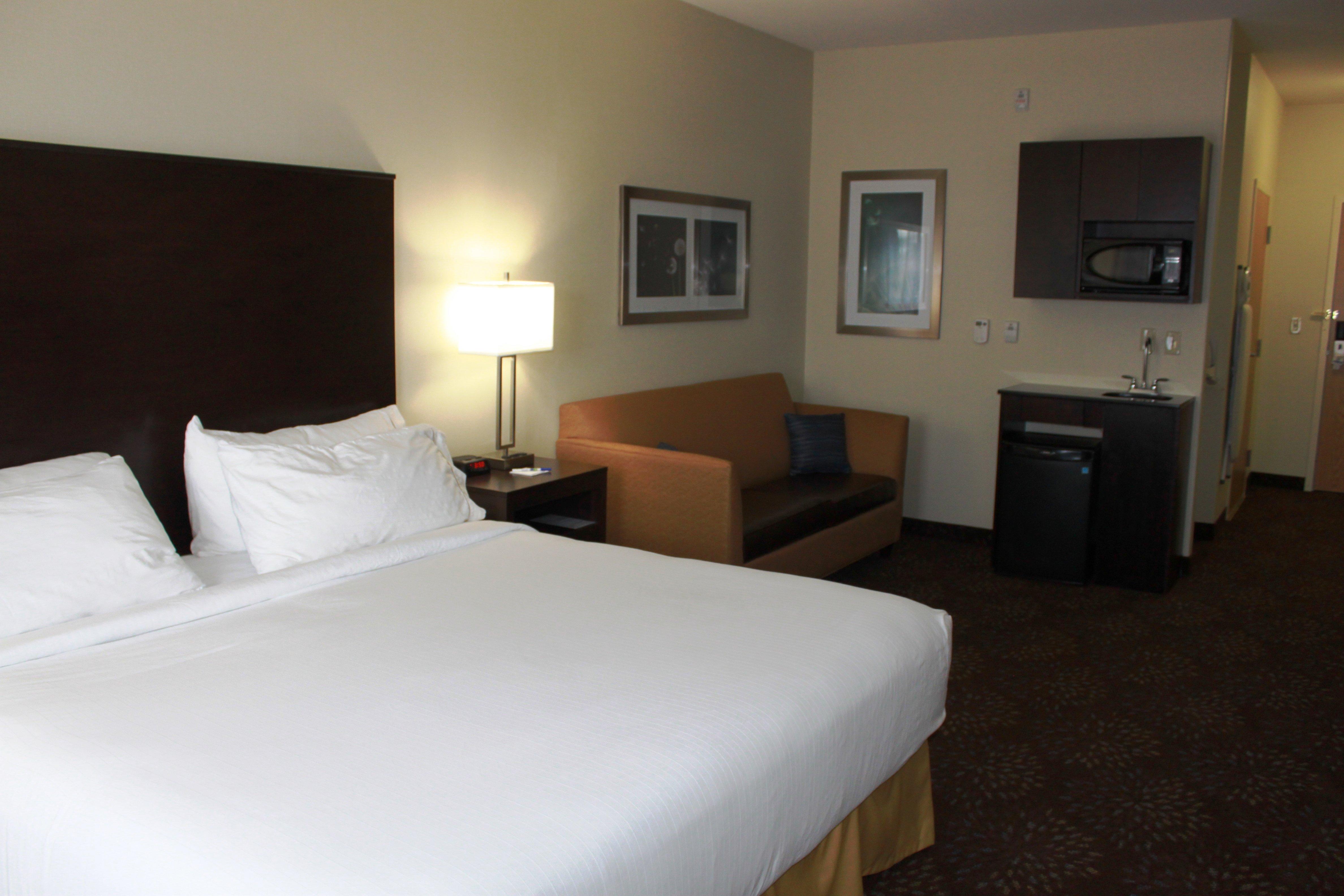Holiday Inn Express Yorkton East By Ihg Exterior photo
